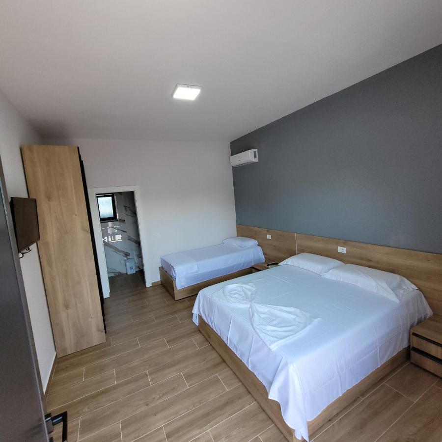Hotel Erandi Rinas Buitenkant foto