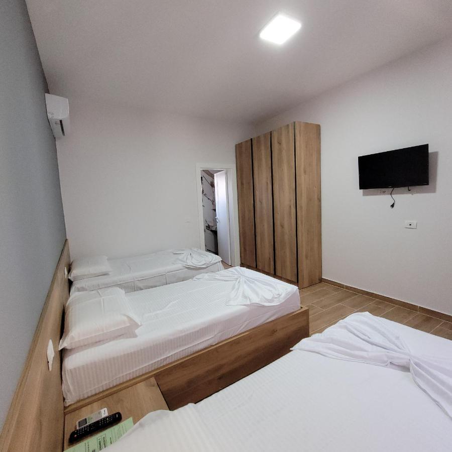 Hotel Erandi Rinas Buitenkant foto