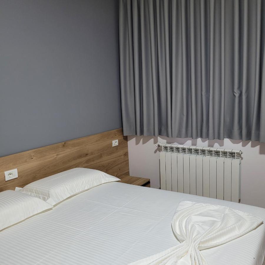 Hotel Erandi Rinas Buitenkant foto
