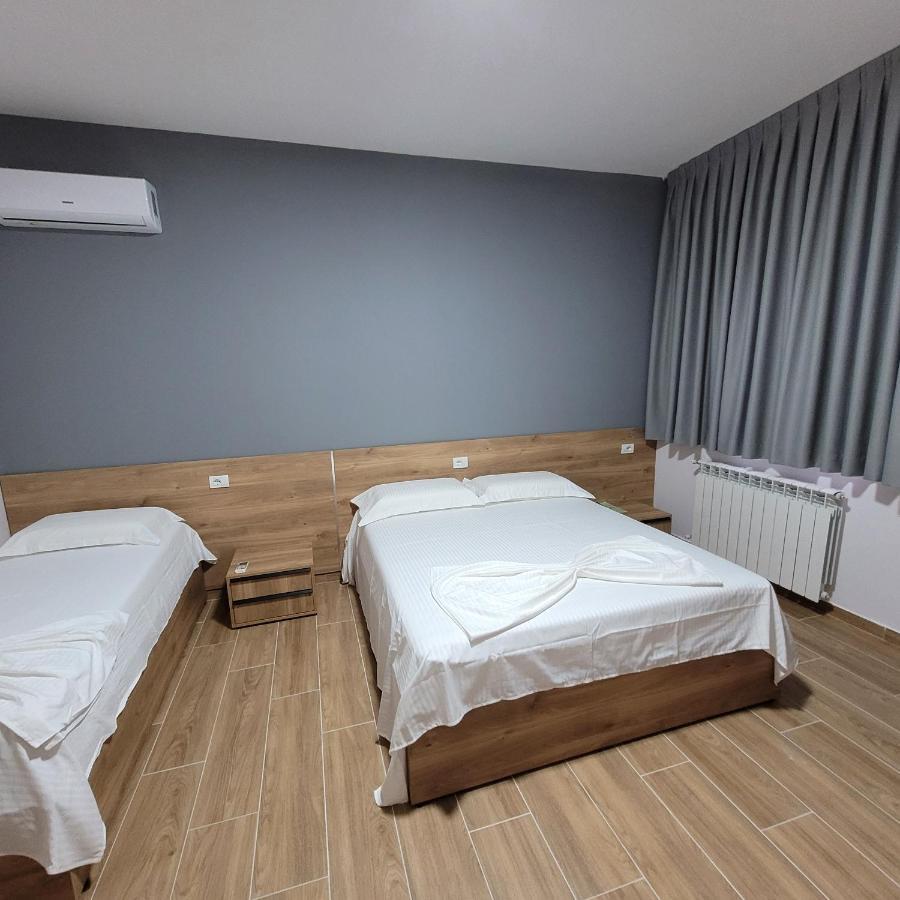 Hotel Erandi Rinas Buitenkant foto