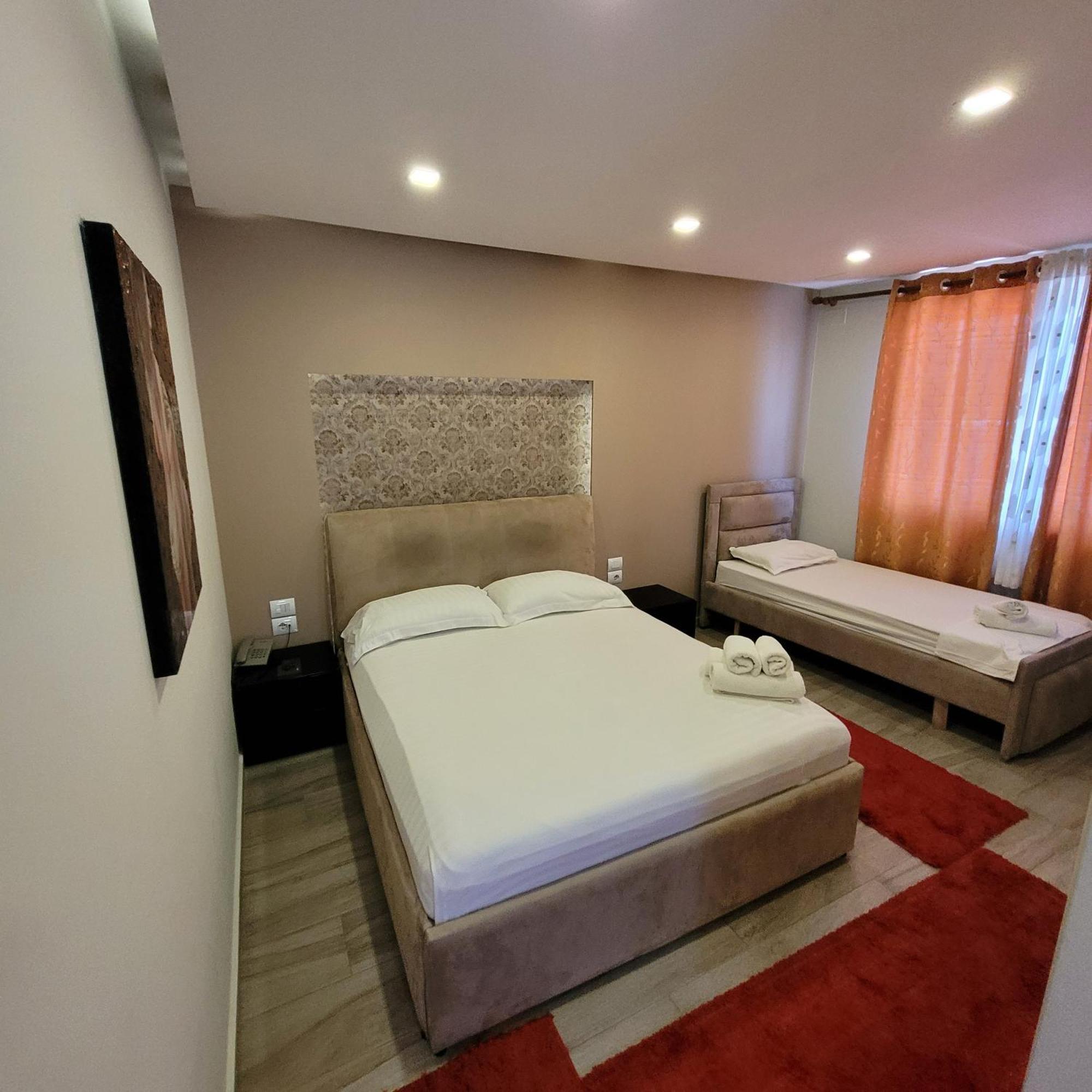 Hotel Erandi Rinas Buitenkant foto