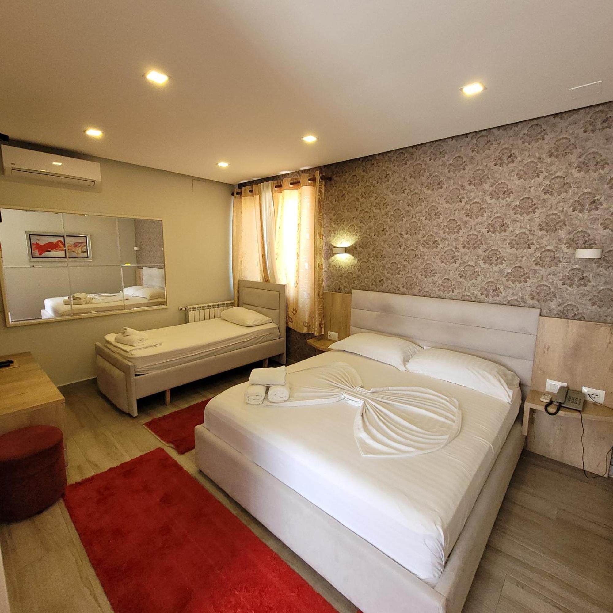 Hotel Erandi Rinas Buitenkant foto