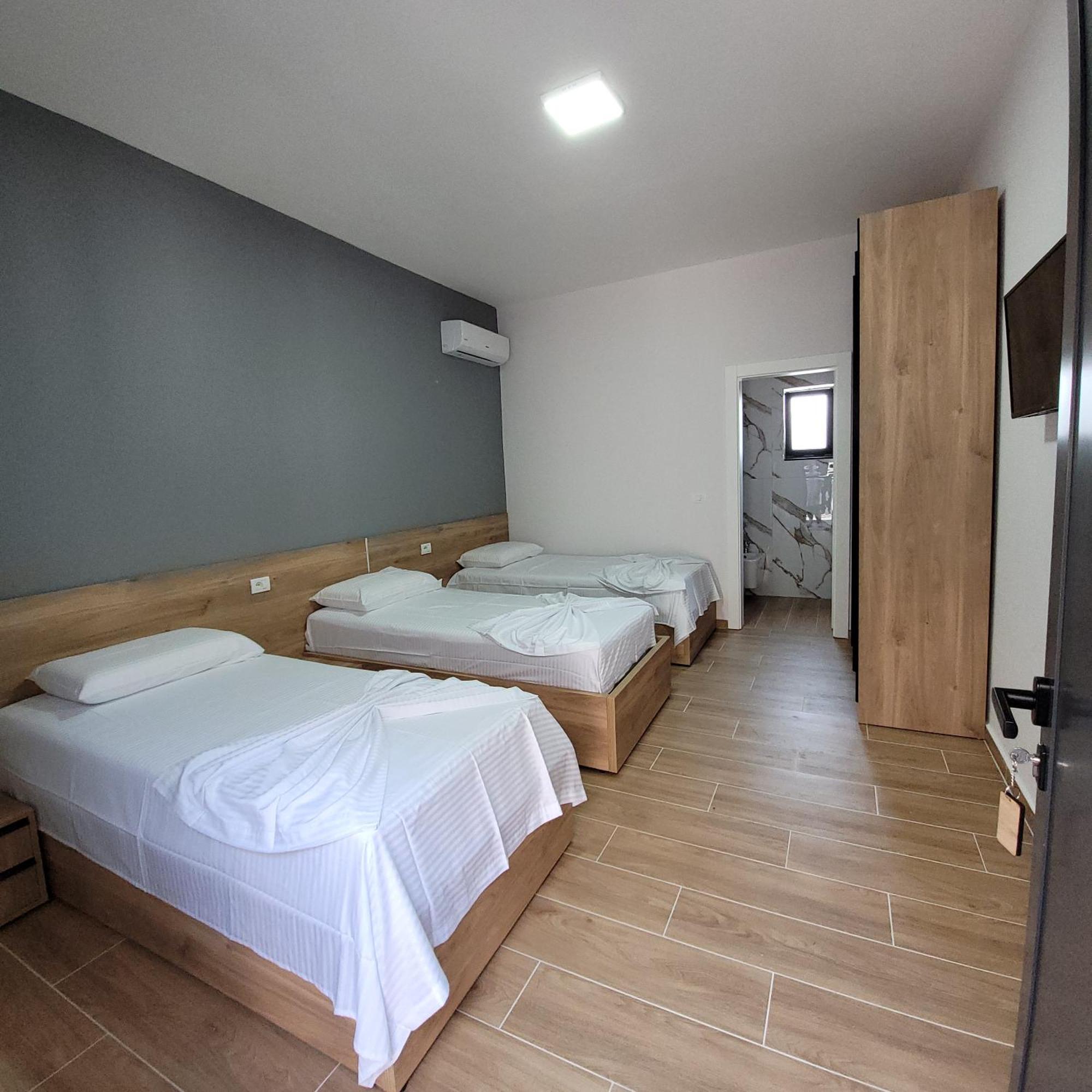 Hotel Erandi Rinas Buitenkant foto
