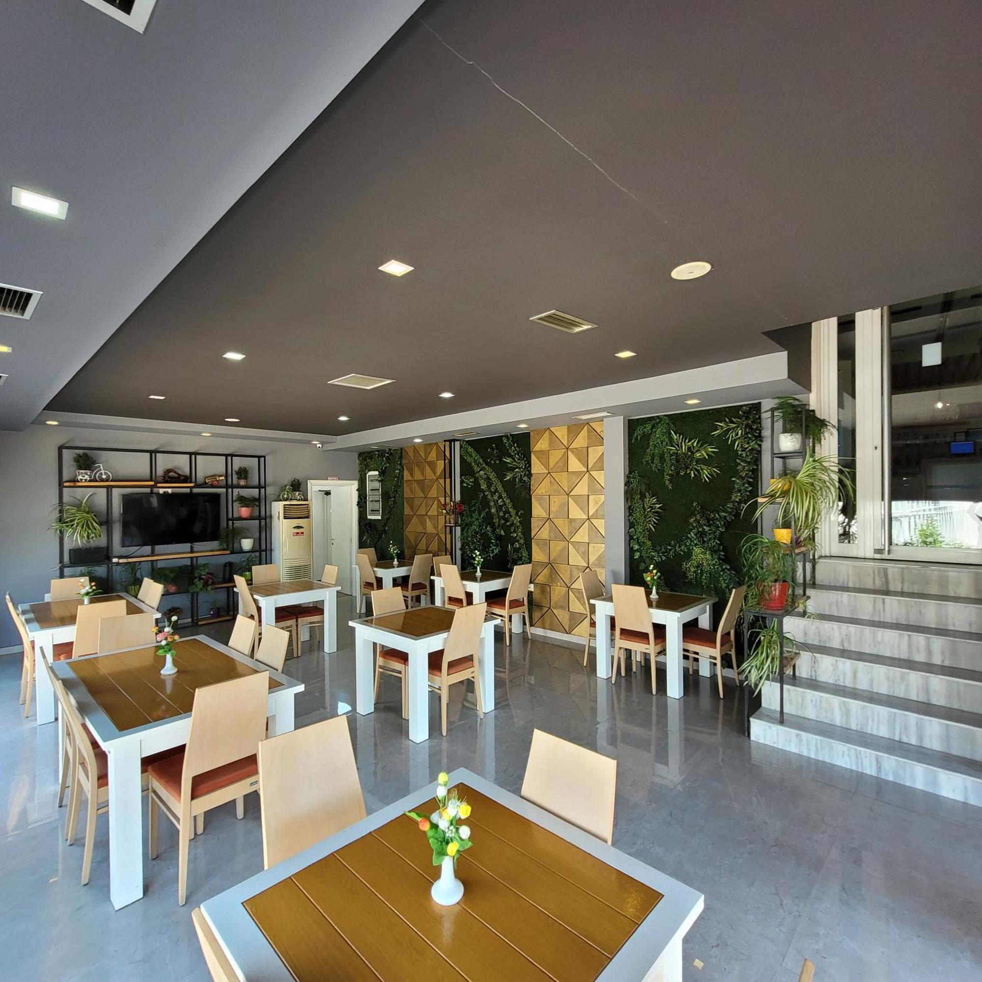 Hotel Erandi Rinas Buitenkant foto