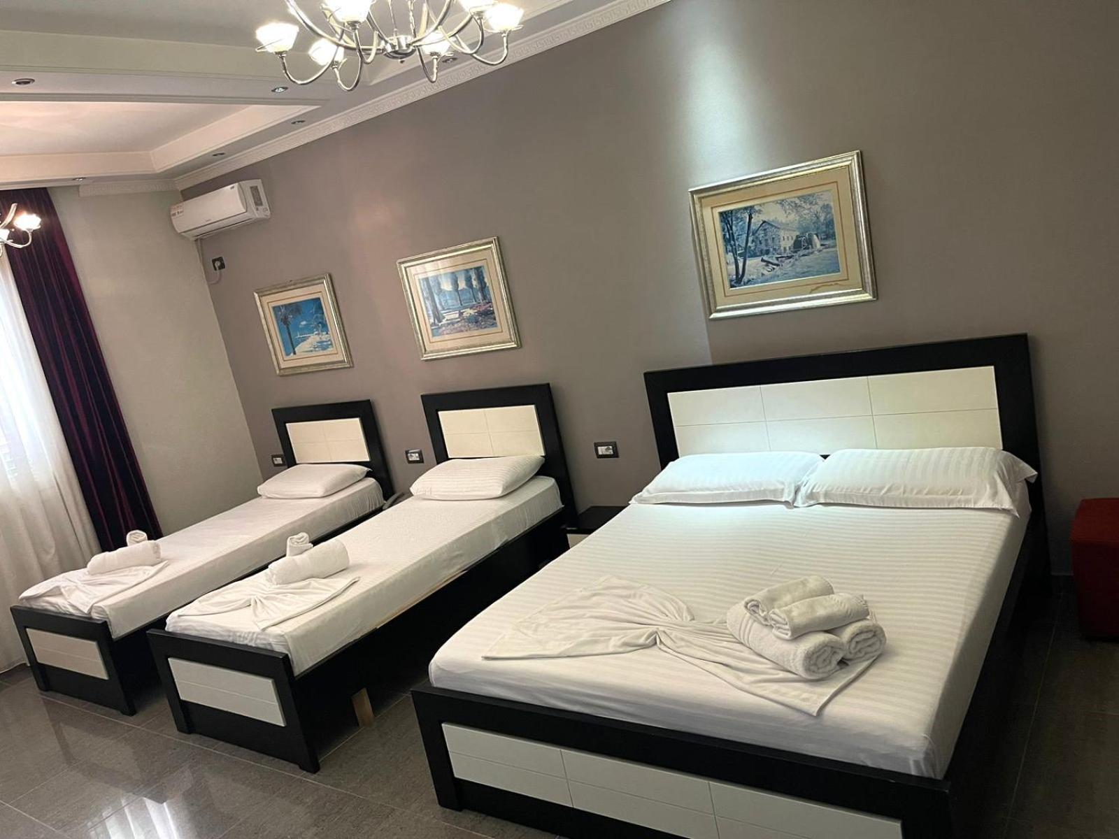 Hotel Erandi Rinas Buitenkant foto