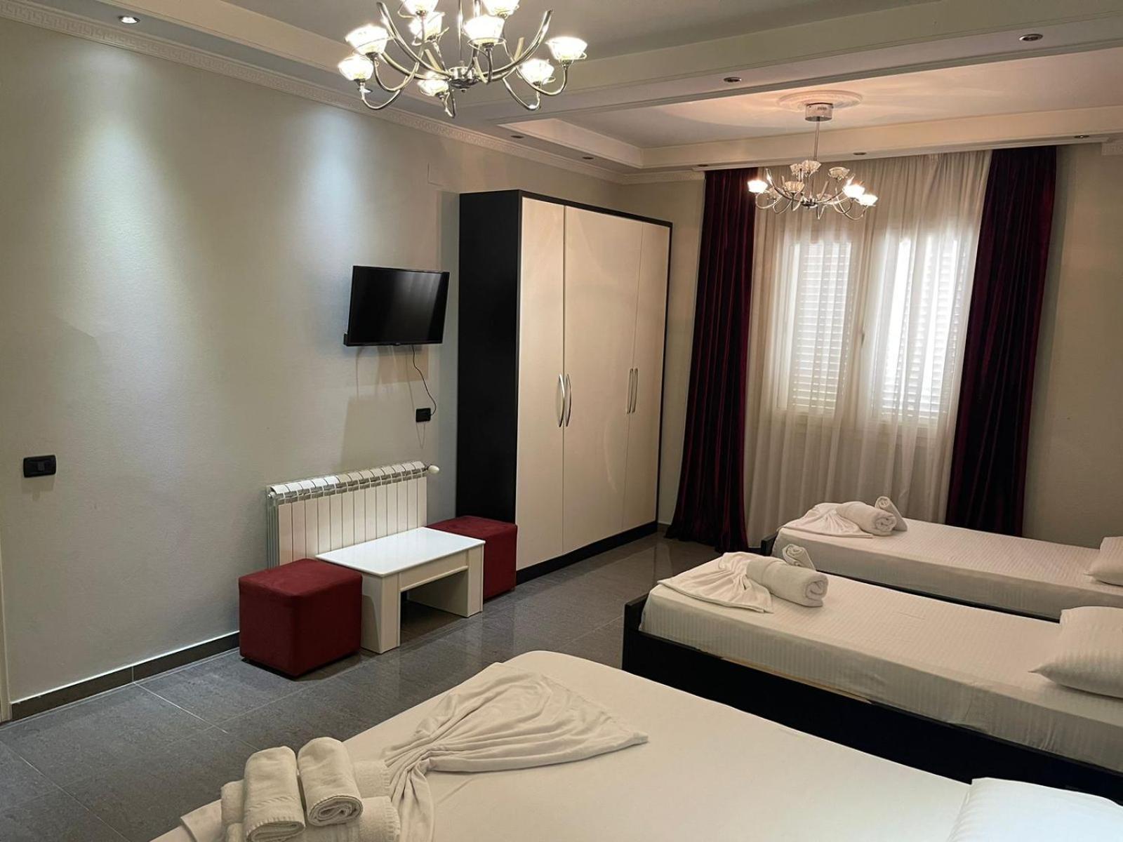 Hotel Erandi Rinas Buitenkant foto