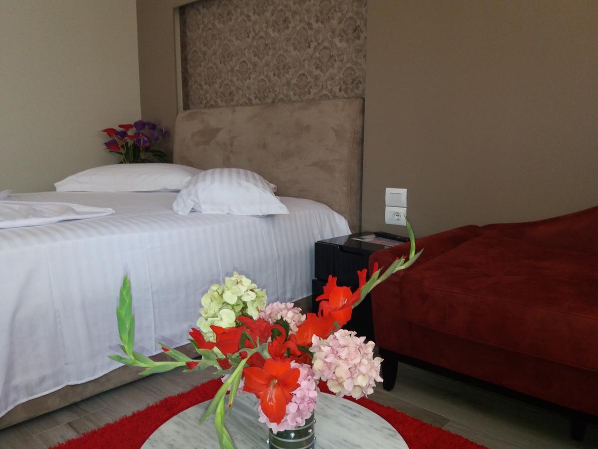 Hotel Erandi Rinas Buitenkant foto