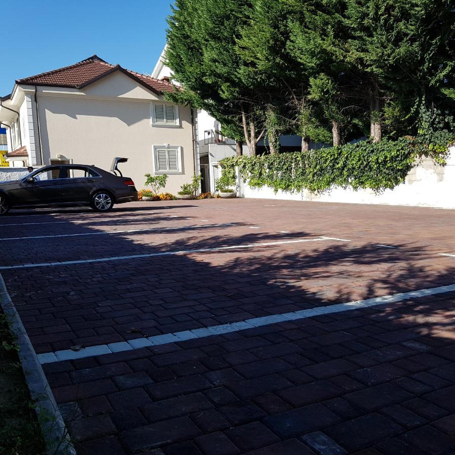 Hotel Erandi Rinas Buitenkant foto