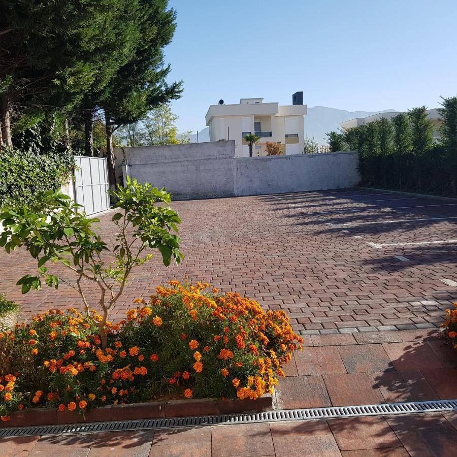 Hotel Erandi Rinas Buitenkant foto