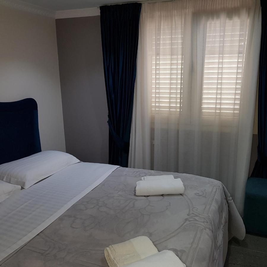 Hotel Erandi Rinas Buitenkant foto